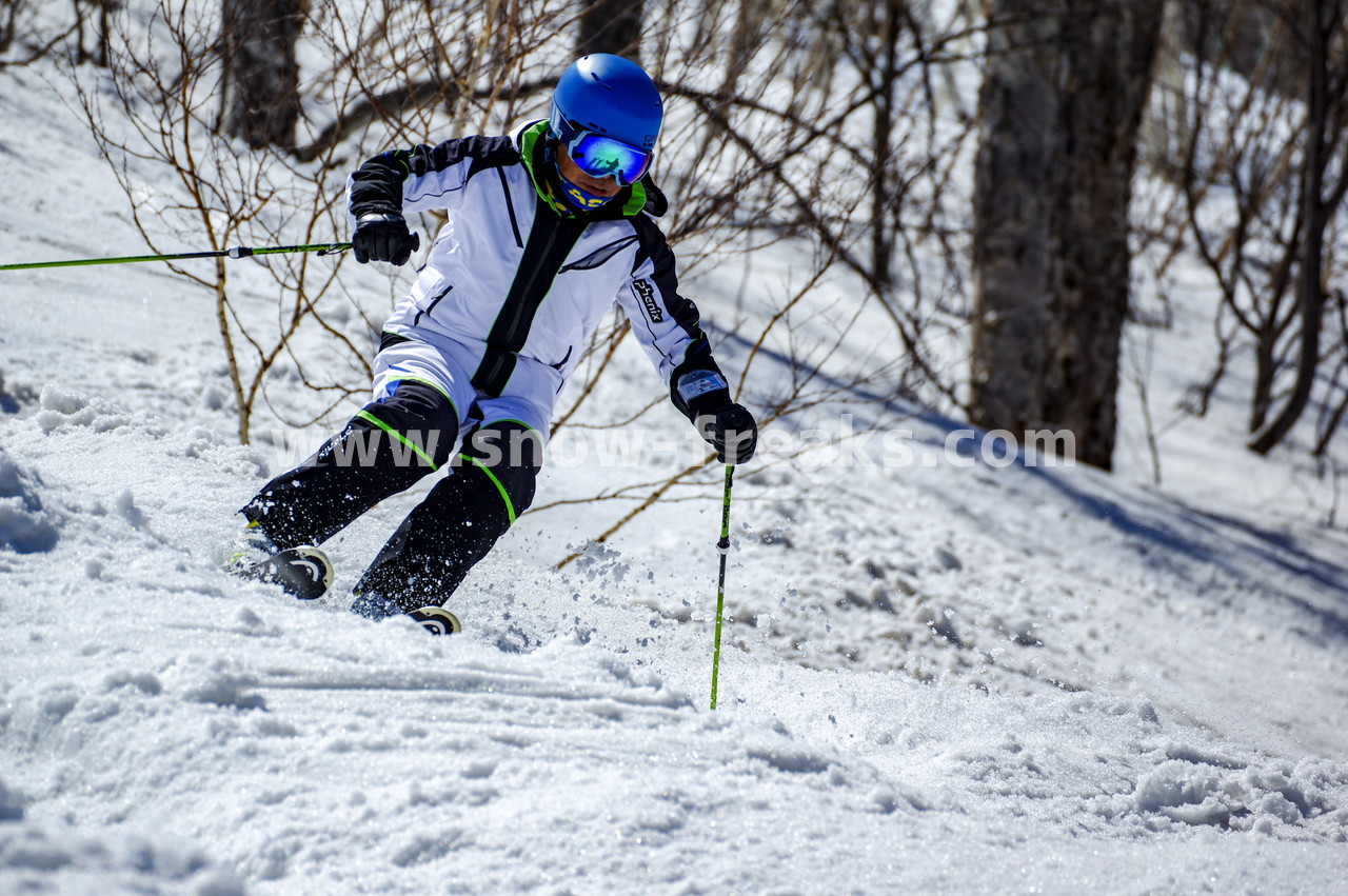 札幌国際スキー場 Mt.石井スポーツ ISHII SKI ACADEMY 校長・斉藤人之さんによる『斉藤塾』開講。本日のテーマは、「春雪！コブからスキーのたわみを楽しむ！！」(^^)v